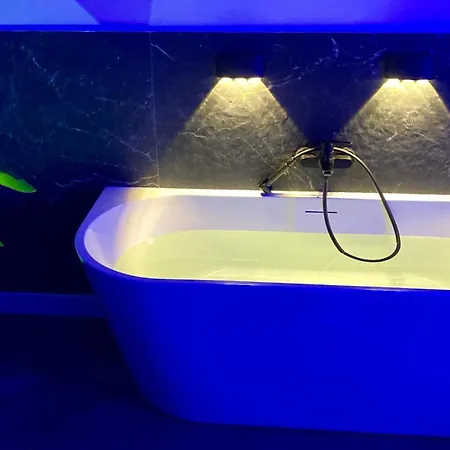 홀리데이파크 Sun Club House - Mini - Jacuzzi - Massage *